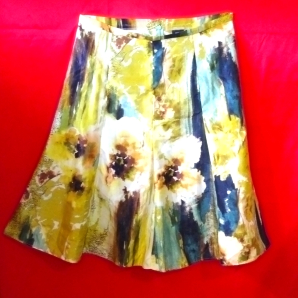 🍀Beautiful floral design skirt